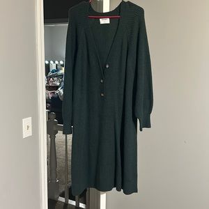 Old Navy 4x deep forest green long v-neck sweater dress with 3 buttons